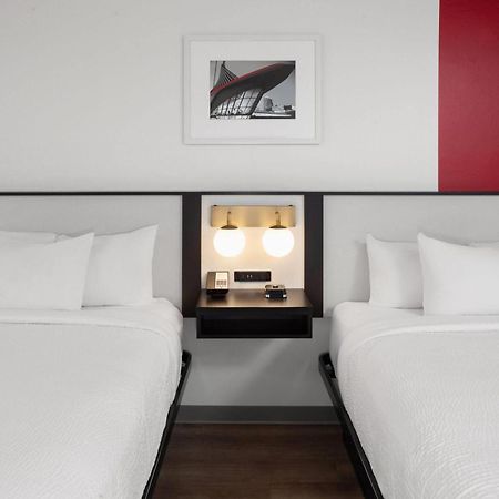 Hotel Ramada By Wyndham Milwaukee Exterior foto